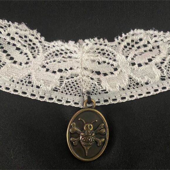 Vintage Y2K Lace Trim Tee with Skull Pendant – Black & White - Size M - Picture 3 of 4